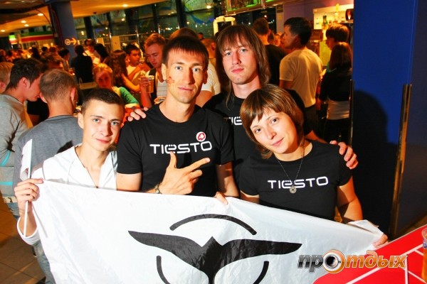 In front of you true fans Tiёsto )))